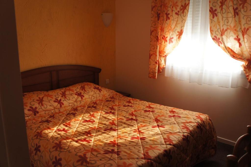 Corbeny Logis Hotel & Restaurant Du Chemin Des Dames חדר תמונה